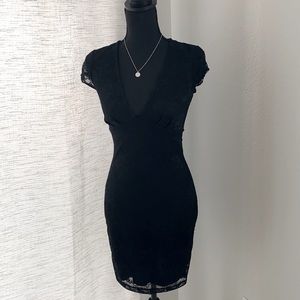 CHARLOTTE RUSSE BODYCON LACE DRESS